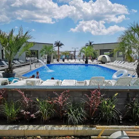 Rusty Sands N Pools *